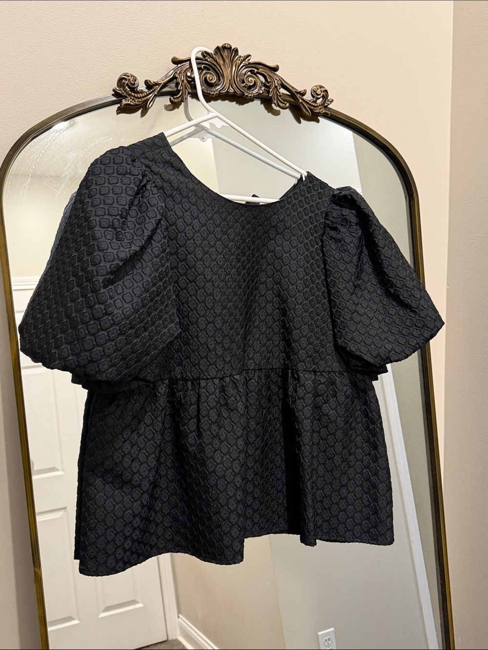 CROSBY by Mollie Burch Black Textured Puff-Sleeve Peplum Tunic
